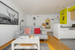 Sunny Apartment in the Heart of Warsaw by Noclegi Renters